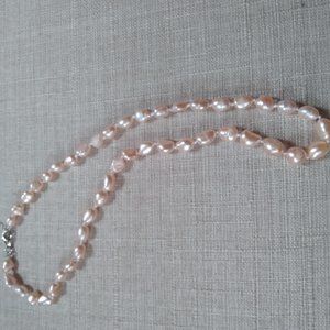 NWOT! Pretty Freshwater Pearl Necklace